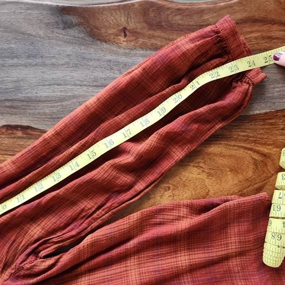 Ladies Button Down Shirt, Pretty Rusty Plaid, Universal Thread, Size Small - Picture 5 of 7